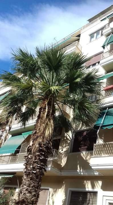 Sylvia' S Apartments Atene Esterno foto