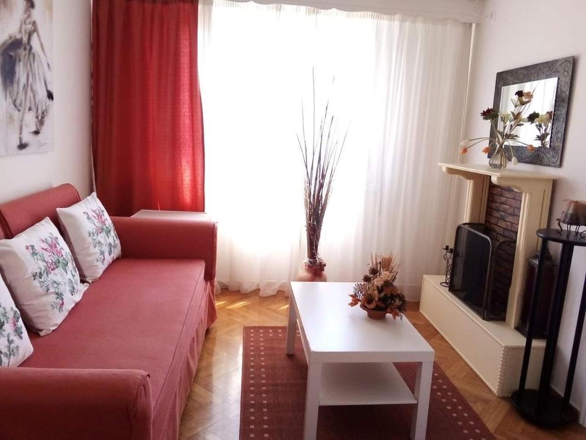 Sylvia' S Apartments Atene Esterno foto