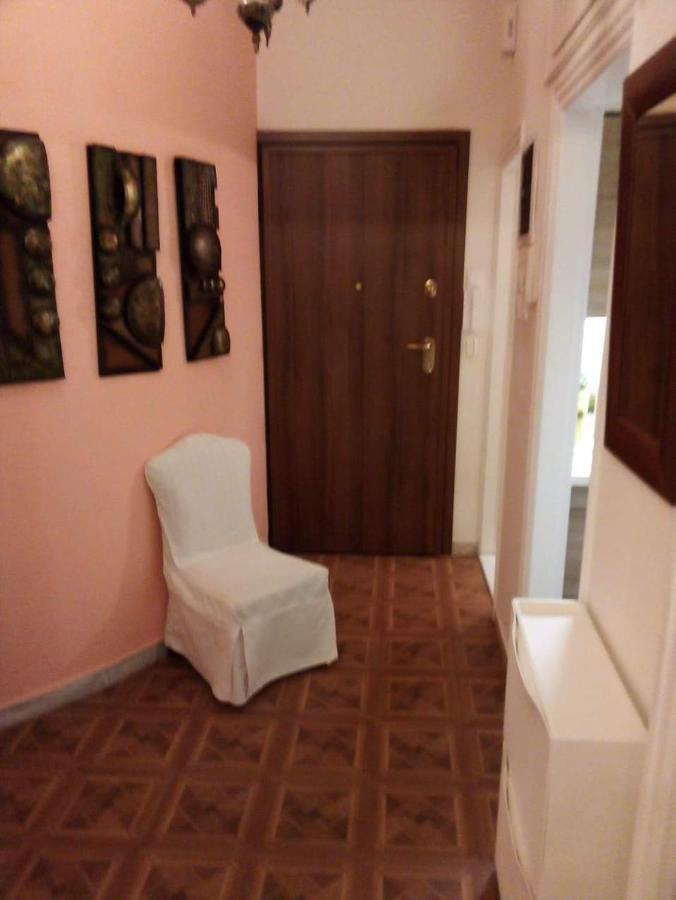 Sylvia' S Apartments Atene Esterno foto