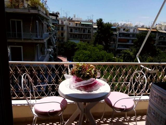 Sylvia' S Apartments Atene Esterno foto
